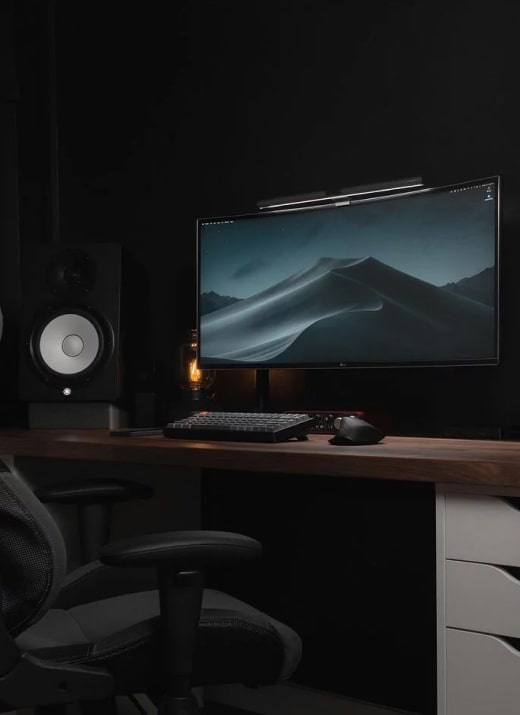 3 Minimalist Desk Setups 12 – dark desk setup img opt 1