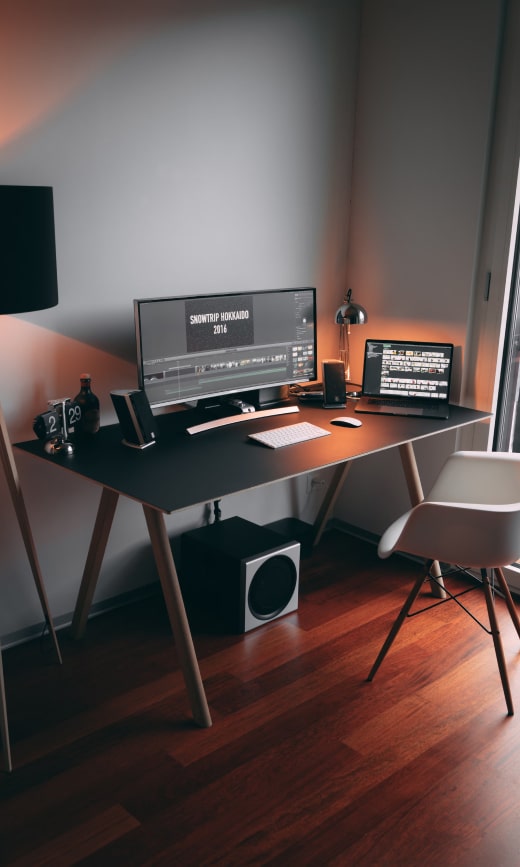 3 Minimalist Desk Setups 2 – elegant desk setup img opt 1